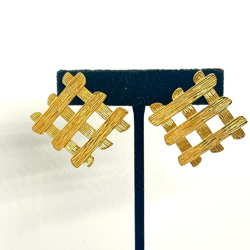 VINTAGE GOLD CROSSHATCH WOVEN EARRINGS TEXTURED MODERNIST SQUARE STUDS 1.25”